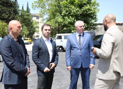 Бадра Гунба проинспектировал ход ремонтных работ на Гумистинской улице