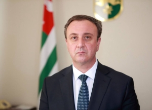 Аԥыза-министр Владимир Делба аҭагылазаашьа ҷыдақәа рминистрра анапхгареи хаҭалатәи аилазаареи аусбарҭа аԥҵоижьҭеи 20 шықәса аҵра рыдиныҳәалеит