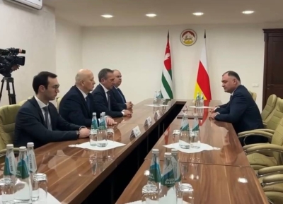 Делегацию МИД Абхазии принял президент Южной Осетии Алан Гаглоев