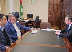 Владимир Делба Аконцерн «Росэнергоатом» ҳаамҭазтәи аспорттә технологиақәа Рцентр адиректор Хада Сергеи Фомин дидикылеит.