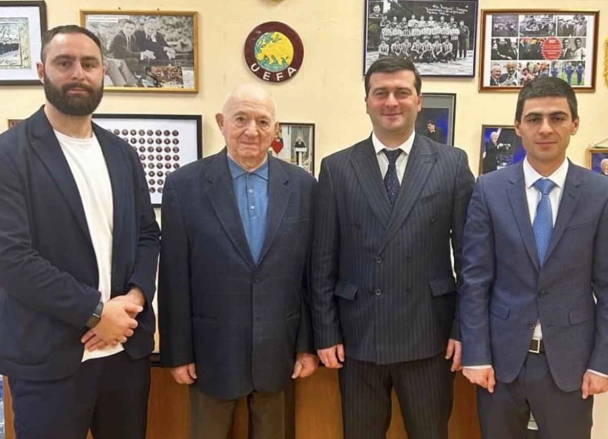 Вице-премьер Таращ Хагба поздравил с 99-летием  Никиту  Симоняна