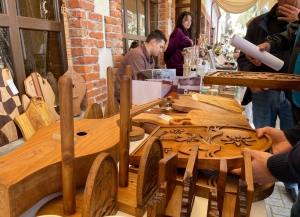 Выставка абхазских производителей и ремесленников открылась на площади Багапша