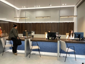 Абанк Аԥсны Жәларбжьаратәи Ахыԥхьаӡаратә Центр аофис ҿыц Аҟәа ақалақь аҿы иаатит.