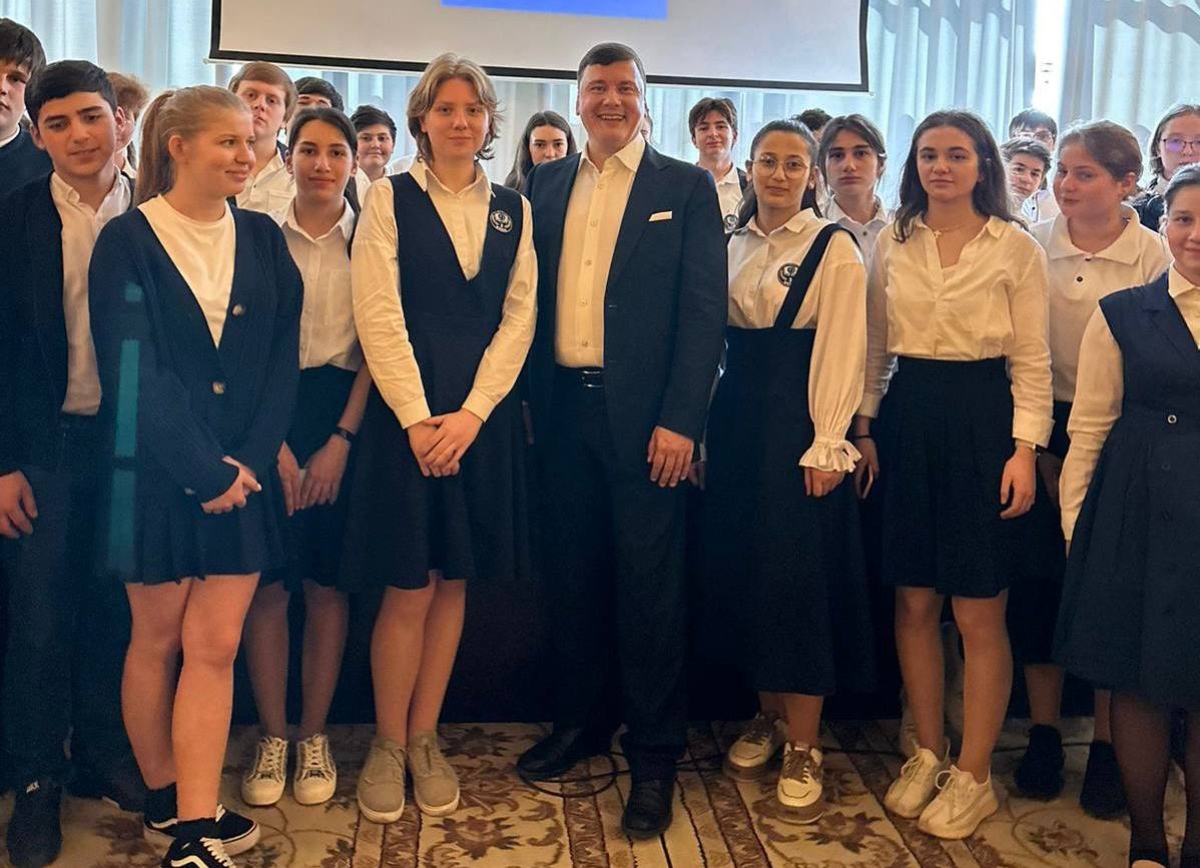 Заместитель руководителя Россотрудничества Дмитрий Поликанов встретился с абхазскими школьниками