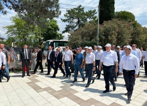 На набережной Диоскуров установили благодарственные памятные таблички