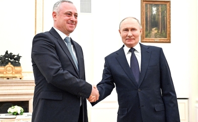 Кремль имҩаԥысит Владимир Путини Бадра Гәынбеи реиԥылара.