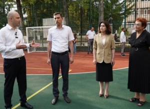 Лаша Ашәба В. М. Комаров ихьӡ зху аҟәатәи абжьаратәи ашкол № 6 аҿы аспорттә шҭаҳәыԥшқәа раартра ихы алаирхәит.