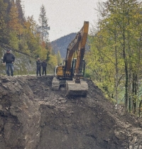 НАЧАЛСЯ РЕМОНТ ДОРОЖНОГО ПОЛОТНА НА 41-ОМ КИЛОМЕТРЕ ДОРОГИ НА ОЗЕРО РИЦА