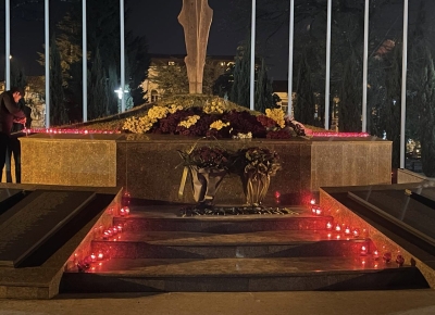 В Парке Славы зажгли 222 свечи в память о погибших в Мартовском наступлении