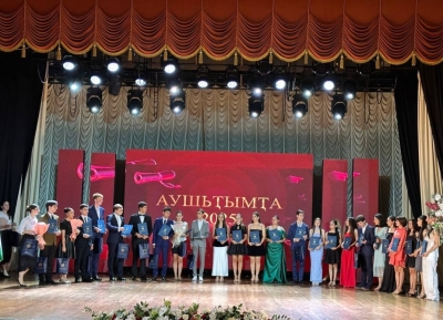 Золотые медали вручили выпускникам абхазских школ