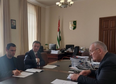 Алеқсандр Анқәаб аргылара азҵаарақәа рзы аилацәажәара мҩаԥигеит.