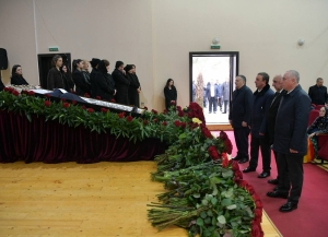 Президент Бадра Гунба принял участие в церемонии прощания с главным редактором журнала «Алашара" Анатолием Лагулаа