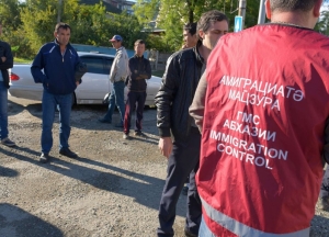 В первом  полугодии на учет в миграционной службе  поставлено 2 430 иностранных граждан.      