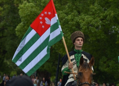 Аԥсны Аҳәынҭқарратә бираҟ Амш азгәарҭоит .