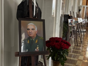 Фотовыставка, посвященная Сергею Дбару, открылась в фойе Абхазского драмтеатра