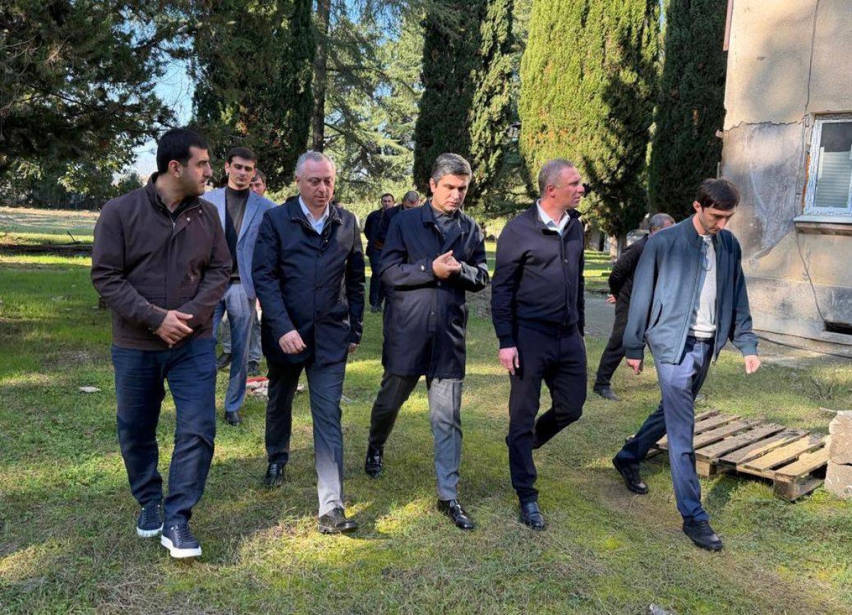 Президент проинспектировал ремонт школы в Цандрыпше