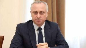Бадра Гунба поздравил учителей с профессиональным праздником