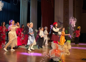 В Абхазской филармонии представили спектакль «Незнайка»