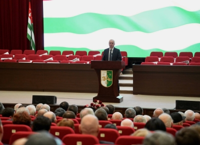 Аполитикатә партиа «Амцахара» 25-шықәса ахыҵра иазкыз XVI Аизараду мҩаԥысит Аҟәа ақалақь аҿы.