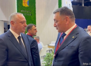 Константин Джуссоев и Бадра Гунба пообщались на полях Петербургского экономического форума.