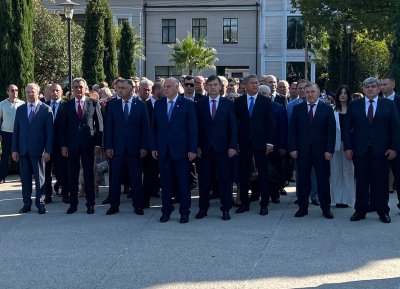 В Парке Славы возложили  цветы  к Мемориалу погибшим в Отечественной войне народа Абхазии