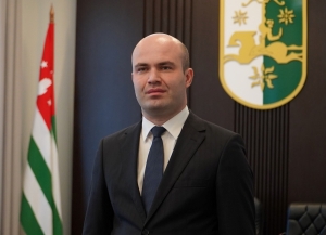 Спикер Парламента Лаша Ашуба поздравил председателей палат Федерального Собрания РФ с Днем народного единства