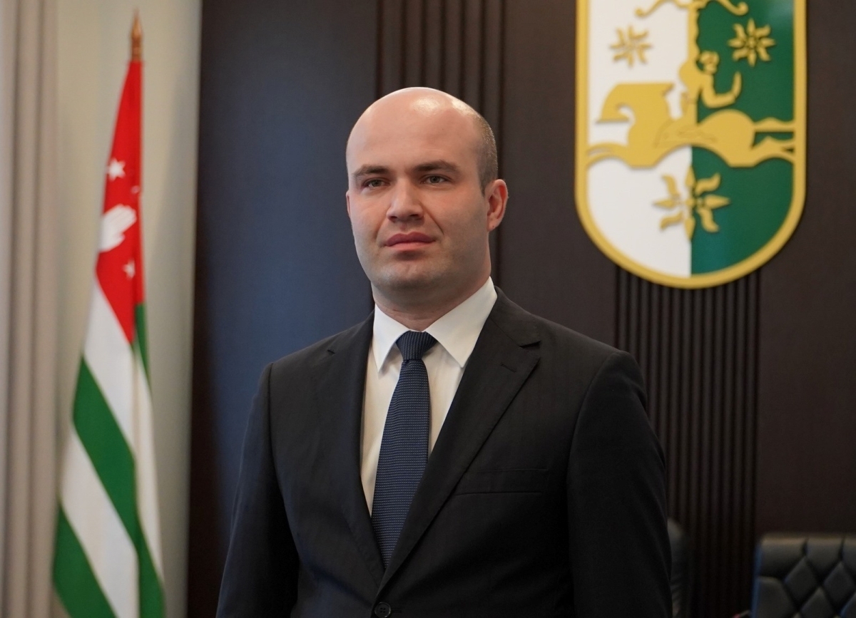 Спикер Парламента Лаша Ашуба поздравил председателей палат Федерального Собрания РФ  с Днем народного единства