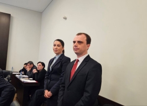 Аԥсны Апарламент адепутатцәа Гагратәи араионтә ӡбарҭа ахь аӡбаҩцәа ҩыџьа алырхит.