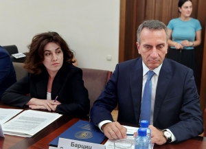 Аминистрцәа реилазаараҿы аурыс бызшәеи аԥсуа бызшәеи рырҵаҩцәа руалафахәы ацҵаразы ақәҵара рыдыркылеит.