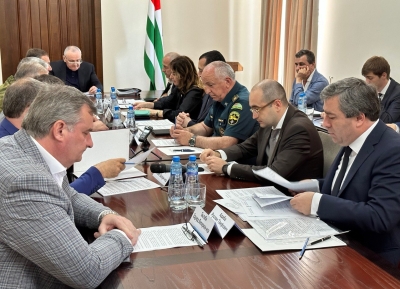 Аминистрцәа Реилазаара аилатәара аҿы амшхәаԥштә зҵаарақәа 14 рыла аӡбамҭақәа рыдыркылеит.