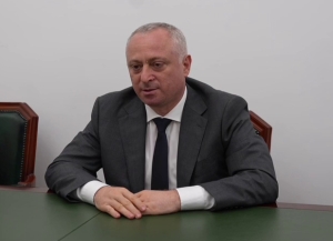 Аԥсны Ахада Бадра Гәынба Урыстәыла аекономикатә ҿиара аминистр ихаҭыԥуаҩ Сергеи Назаров диԥылеит