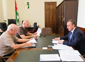 Аминистрцәа Реилазаараҿы ареспубликатә биуџьет ахарџь ала зфинансыркра мҩаԥысуа аобиектқәа реиҭашьақәыргылара азҵаарақәа ирылацәажәеит.