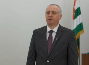 Асоциалтә шәарақәа ирыдҳәалоу азҵаарақәа ирылацәажәеит Бадра Гәынбеи Сергеи Кириенкои