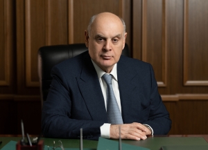 Аслан Бжания поздравил патриарха Кирилла с Днем рождения