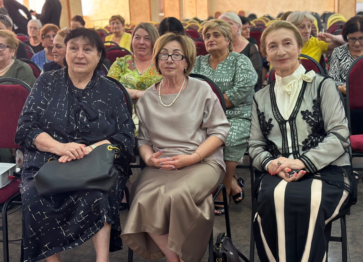 Общественная палата провела торжественную встречу с женщинами-ветеранами войны  