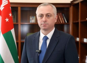 Бадра Гунба поздравил выпускников с окончанием школы