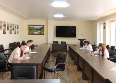 В АГУ стартовали вступительные экзамены