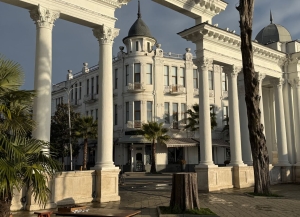 Аҟәатәи Аколоннадаҿы арыцқьаратә усурақәа ирылагеит