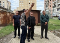 Мэр Тимур Агрба выехал к жителям Сухума, чьи домовладения затопило после ливня