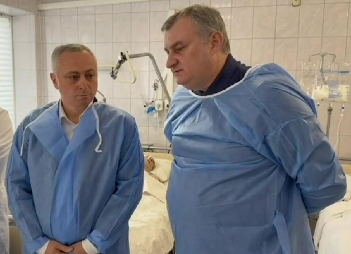 Бадра Гунба навестил в больнице пострадавших в результате перестрелки