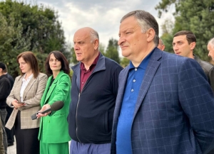 Аҳәынҭқарра Ахада Аслан Бжьаниа усуратә ныҟәарала Аҟәа ақалақь далсны ибеит.