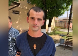 Роберт Киут: гражданин Бебуа, осужденный за сожжение флага Абхазии, освободится из мест лишения свободы в установленный судом срок