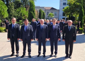 Аҟәа, Ахьӡ-Аԥша апарк аҿы Аԥсны жәлар Рџьынџьтәылатәи еибашьра аҿы иҭахаз ҳаҭырла иргәаладыршәеит.