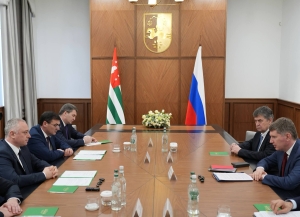 Аҳәынҭқарра Ахада Бадра Гәынба Урыстәыла аекономикатә ҿиара аминистр Максим Решетников диԥылеит