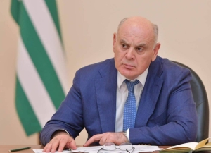 Аслан Бжания выразил соболезнования родным погибших при взрыве в Махачкале