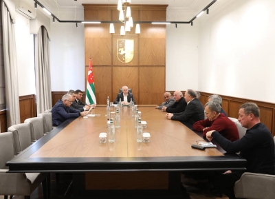 Ключевые проблемы отрасли обсудил президент Бадра Гунба с пчеловодами республики