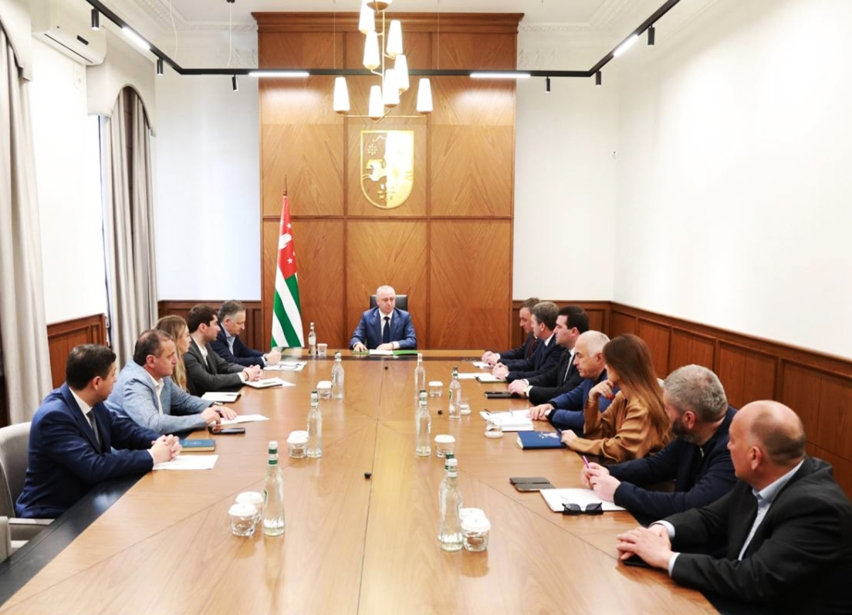 Бадра Гунба провел заседание по итогам Международного экономического форума