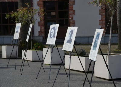 Фотовыставка «Знаменитые женщины Абхазии» проходит на площади им. С. Багапша