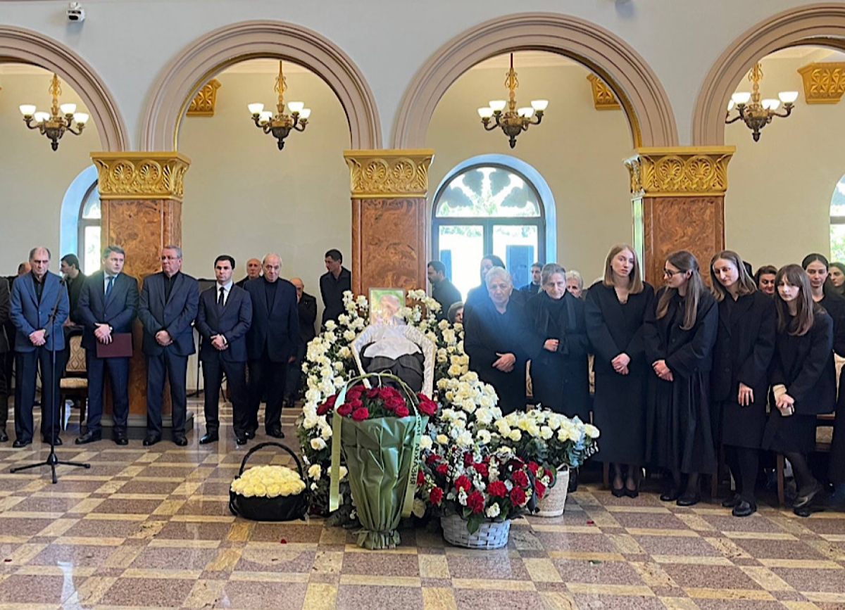 Аҟәа имҩаԥысит апоет Владимир Занҭариа аҵыхәтәантәи имҩахь инаскьагара ацеремониа