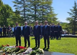 Руководство Абхазии почтило память первого президента Владислава Ардзинба